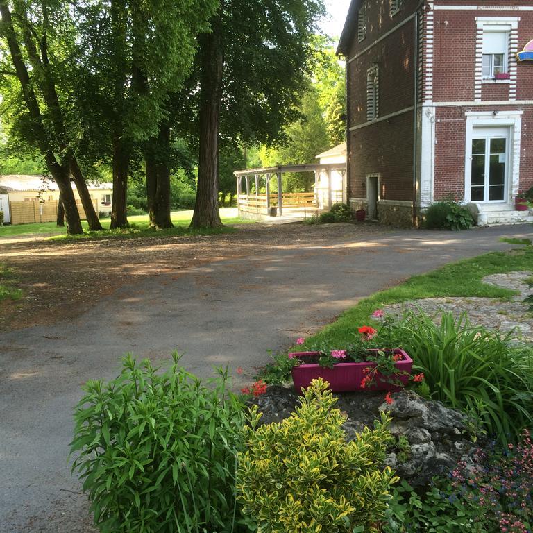 La Demi-Lune Bed & Breakfast Bailleval Exterior foto